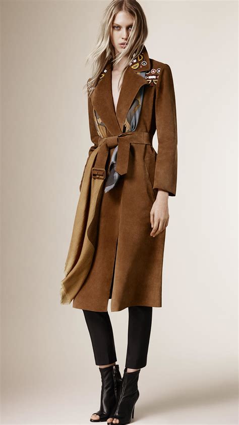 burberry embroidery trench.